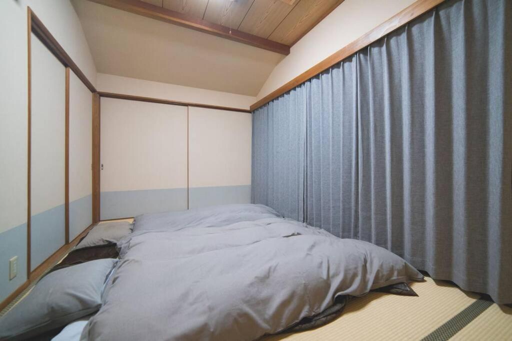 House near Shimonada Station and Cat island. - Housity