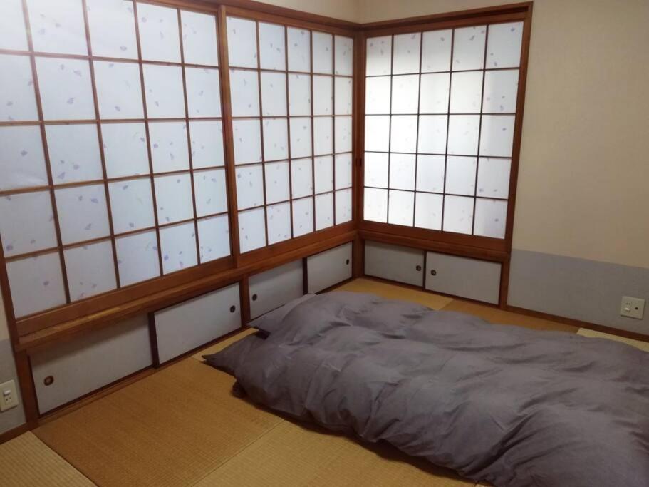 House near Shimonada Station and Cat island. - Housity