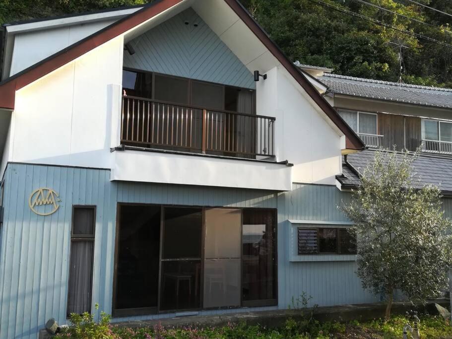 House near Shimonada Station and Cat island. - Housity