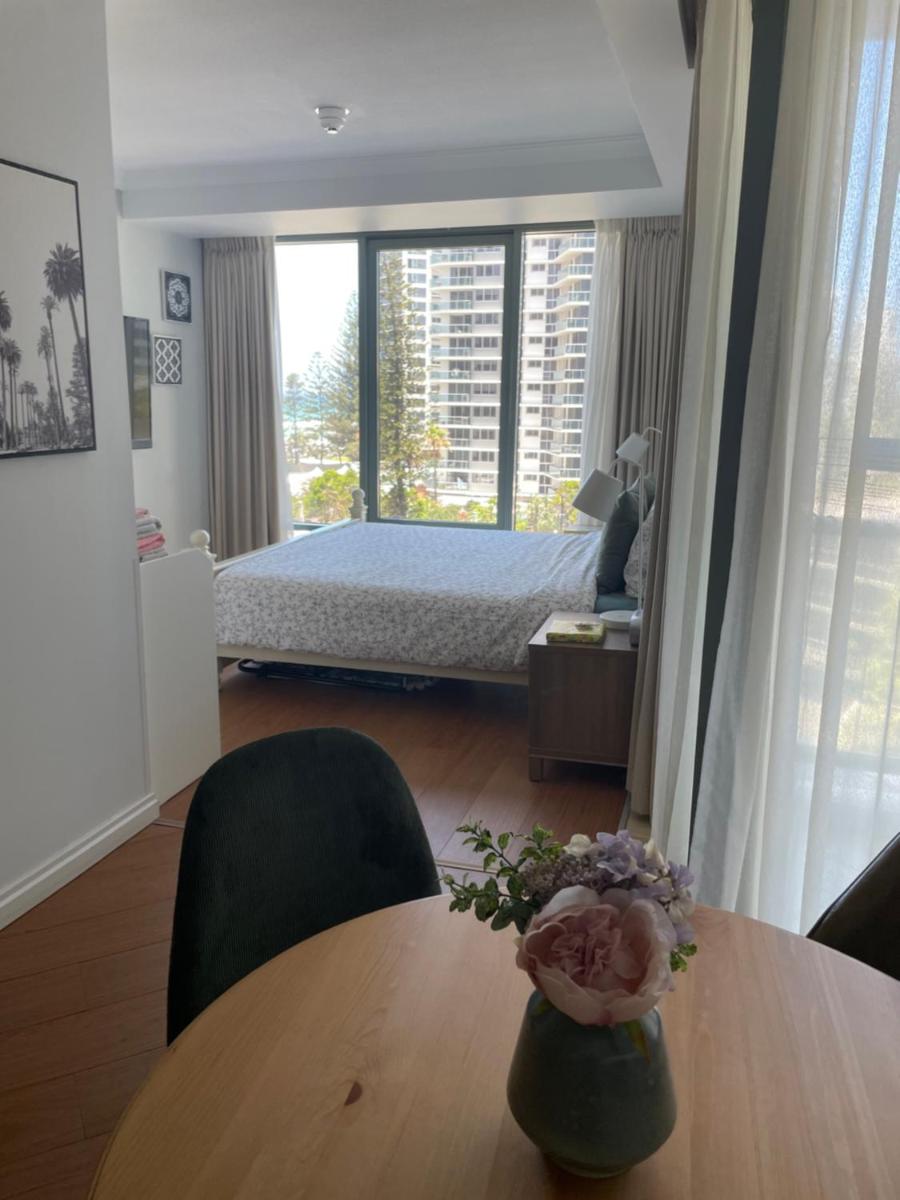 Lovely Ocean Viewed Studio Room next to the Beach - Housity