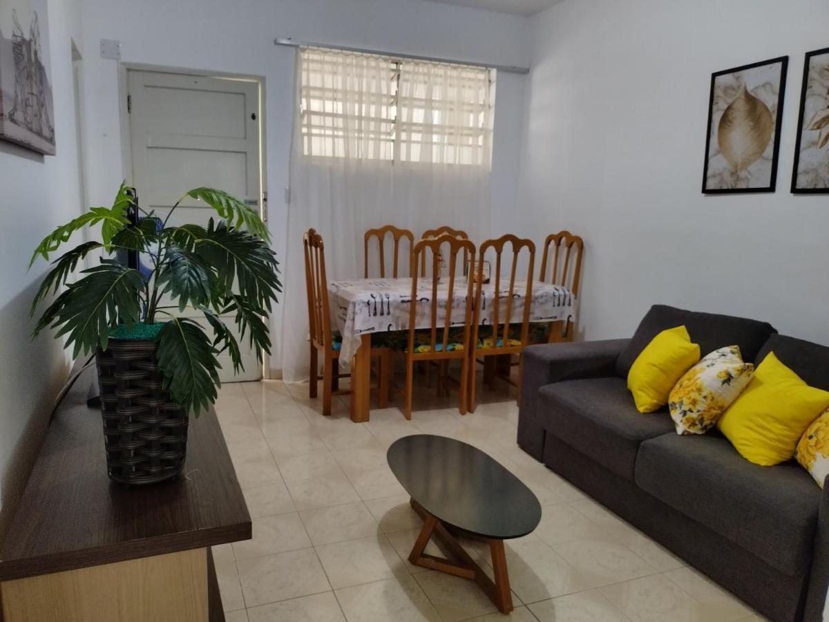 Apartamento Temporada Encantador a 200 m da Praia Gonzaguinha - Housity