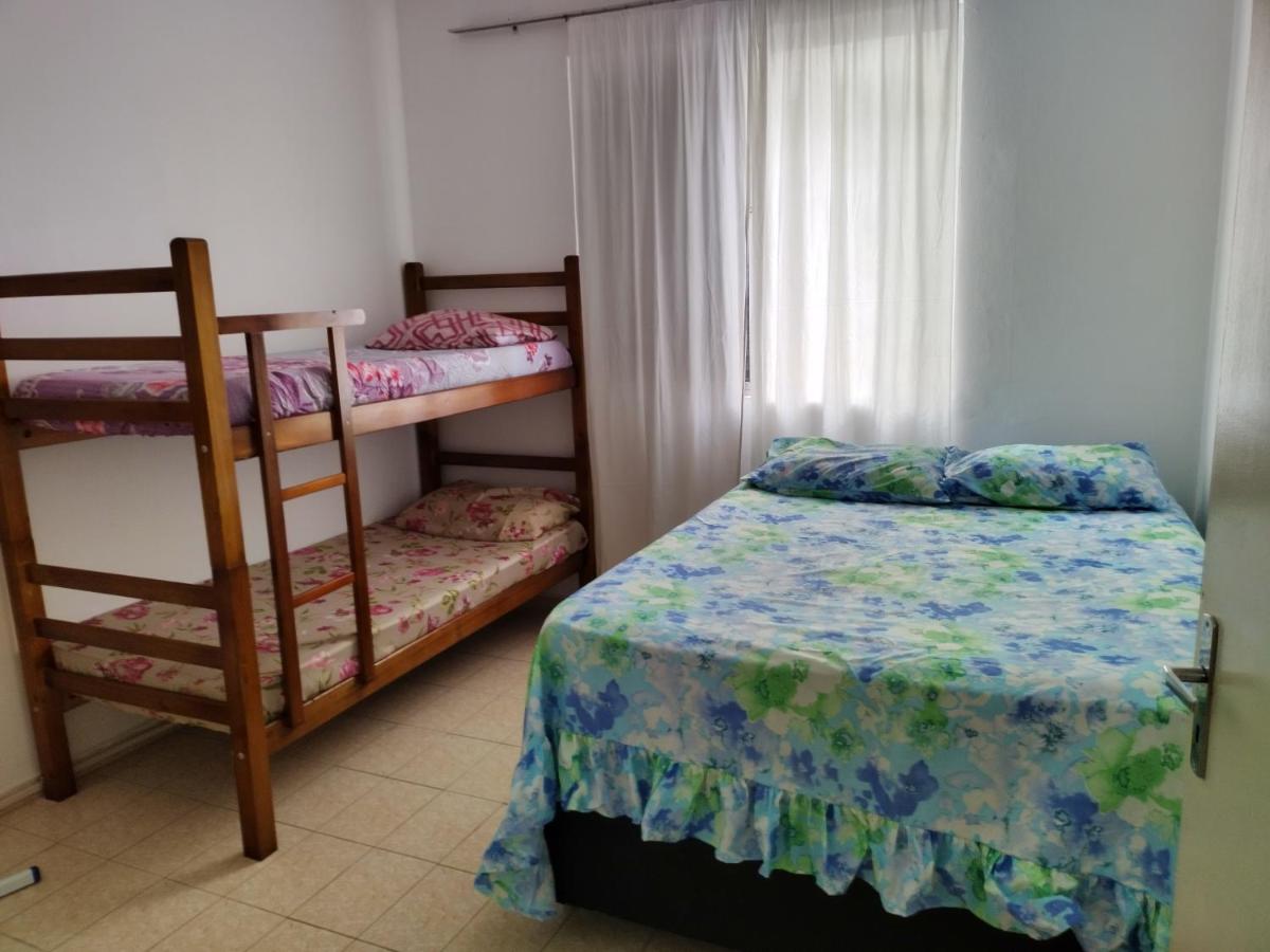 Apartamento Temporada Encantador a 200 m da Praia Gonzaguinha - Housity