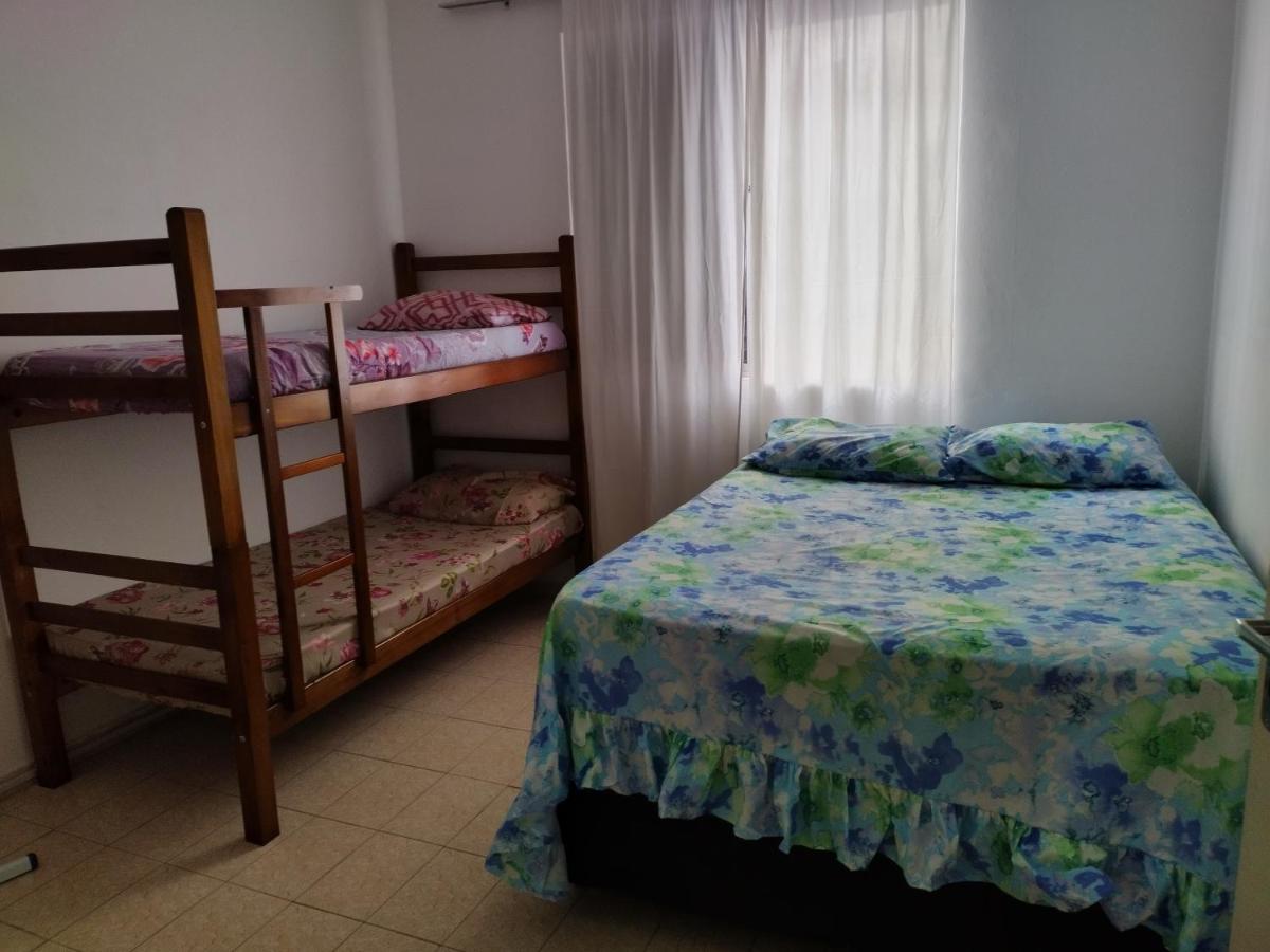 Apartamento Temporada Encantador a 200 m da Praia Gonzaguinha - Housity