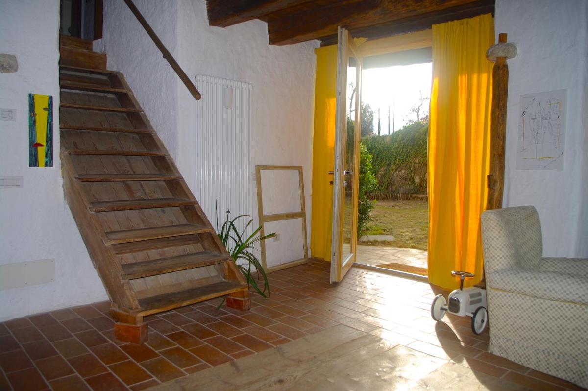 La Casa Altrui- Camere e Zona relax con Giardino - Housity