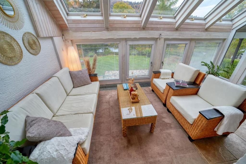 Spacious house with sun porch and big garden - Housity