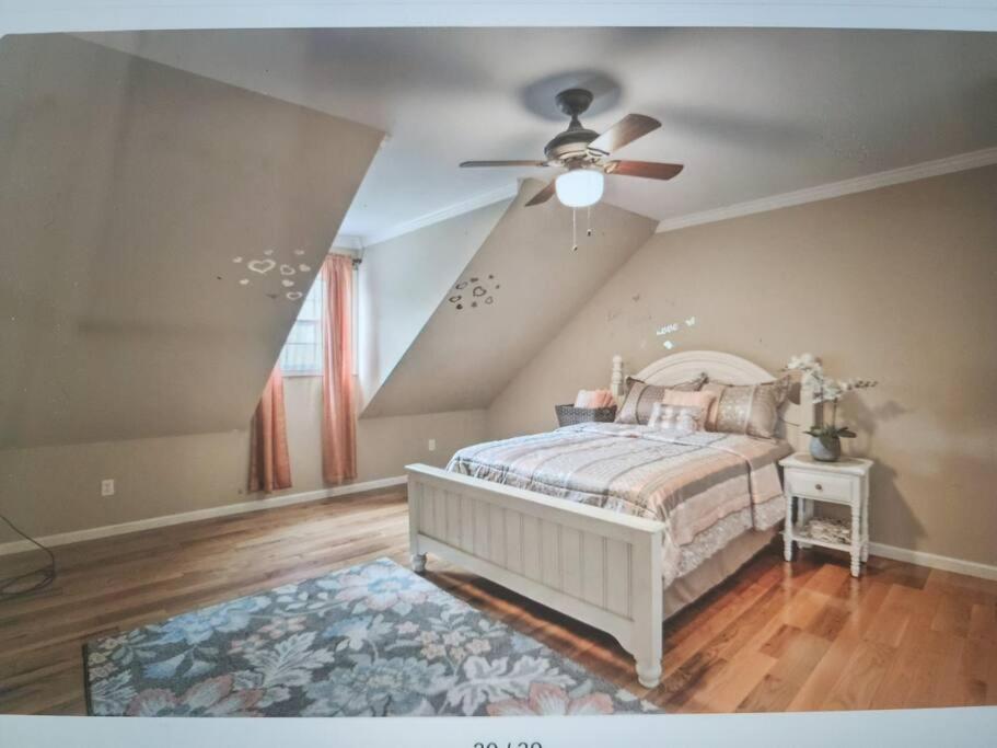 Summerville Retreat - Housity