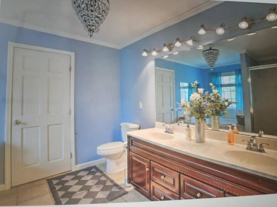 Summerville Retreat - Housity
