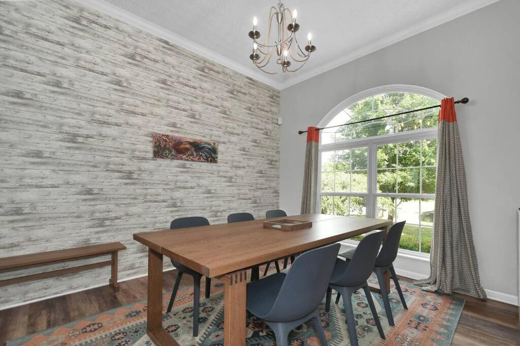 Spacious & Modern Home with everything you need! - Housity