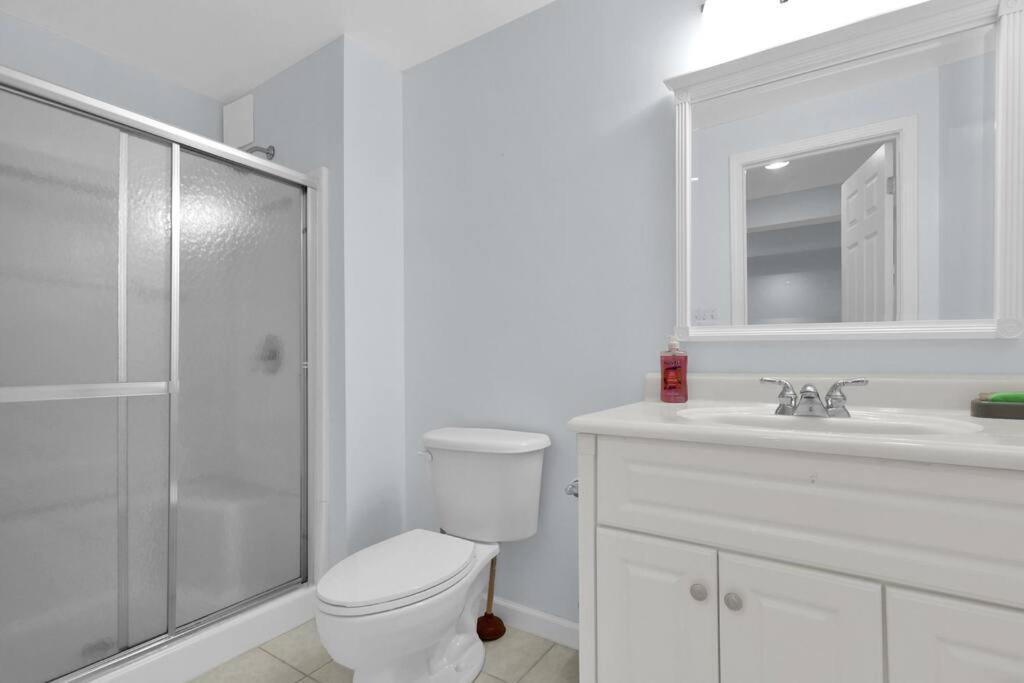 Spacious & Modern Home with everything you need! - Housity