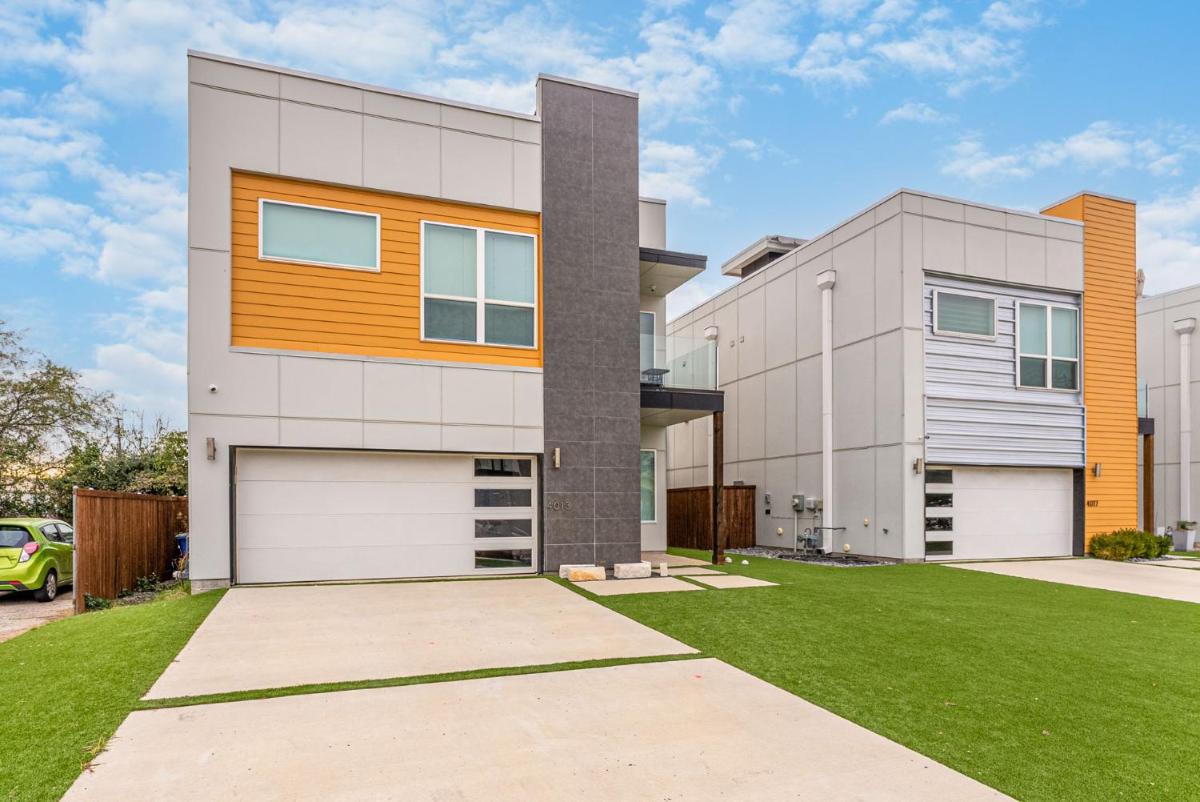 Luxury Home With Rooftop Views - Housity