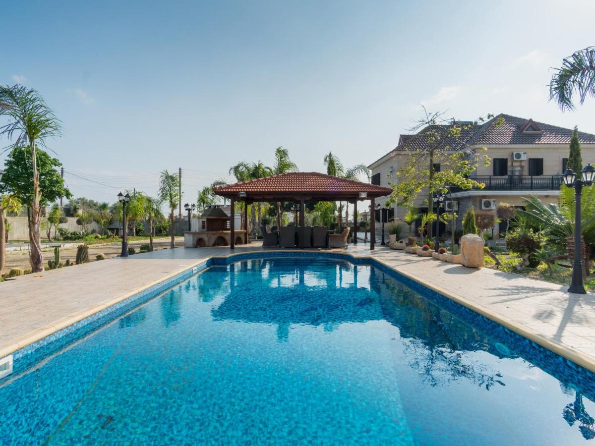 Sanders Ipsonas - Generous Holiday Home with Balcony - Housity