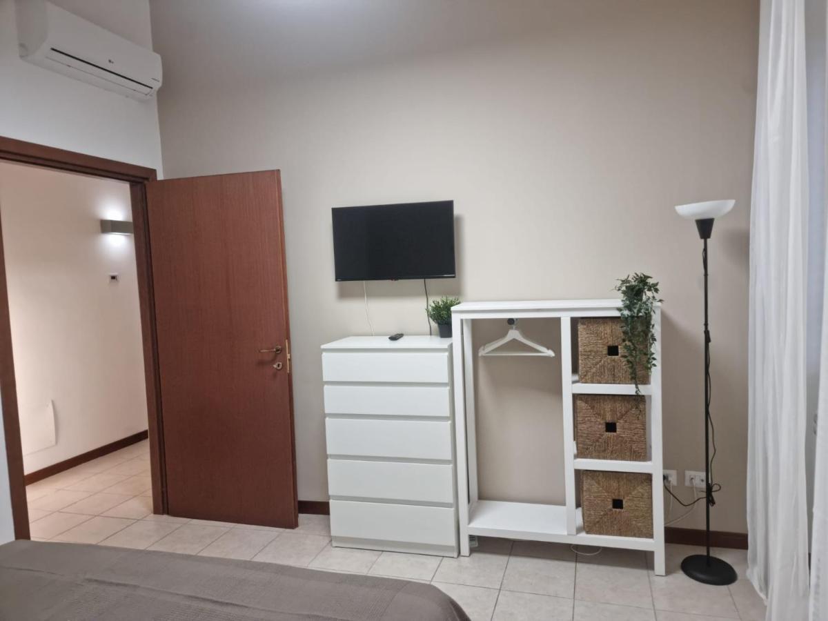 Laura Four - Housity