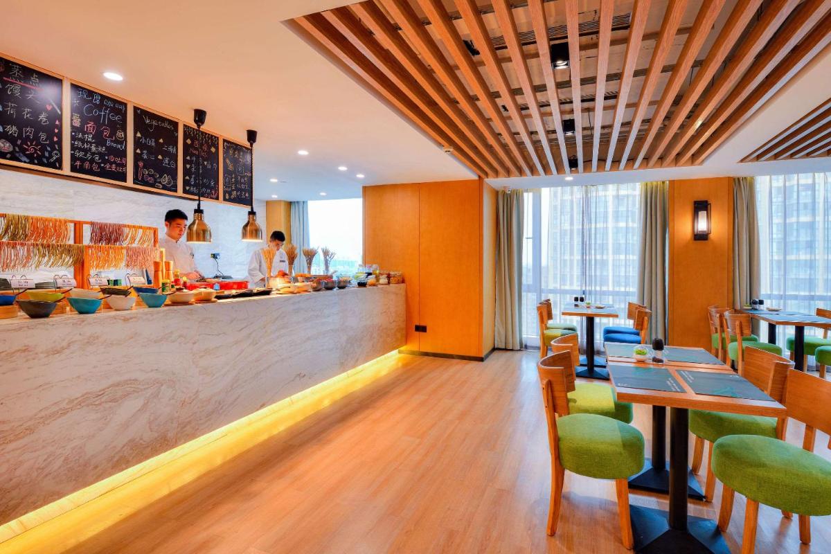 Quality Hotel Chengdu - Housity