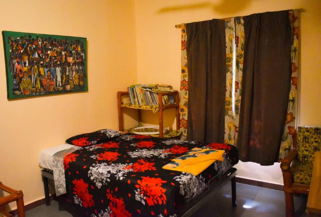 Hotel Casa Sinkinling Gambia - Housity