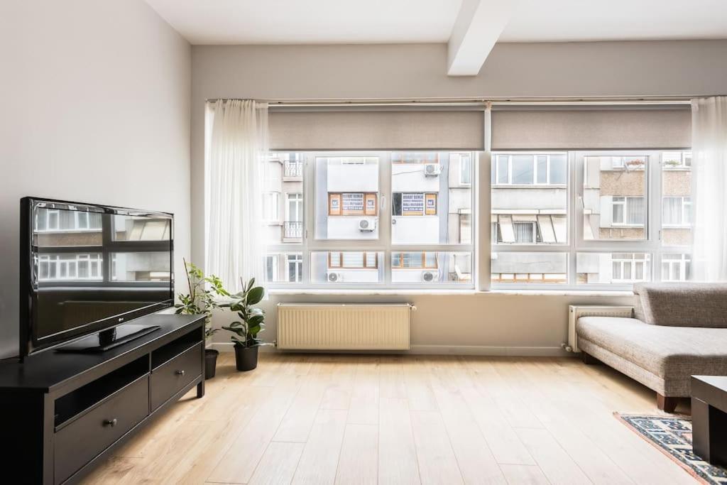 Spacious apt w/ amazing location - Housity