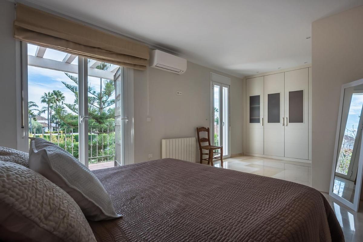 Chalet Cortijo Blanco I - Housity