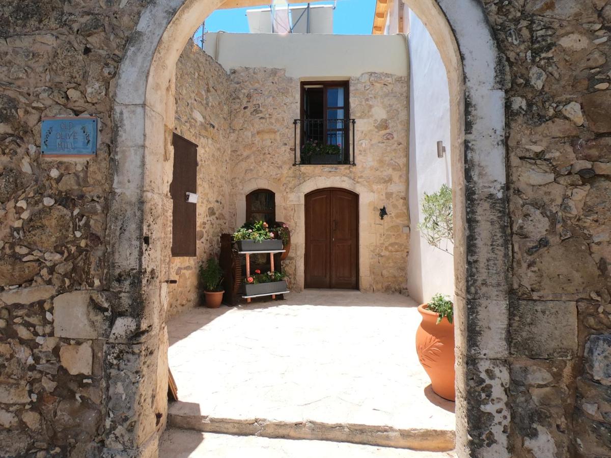 Old Olive Mill Maroulas - Bed and Breakfast - Housity