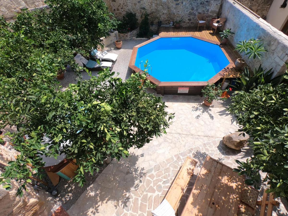 Old Olive Mill Maroulas - Bed and Breakfast - Housity