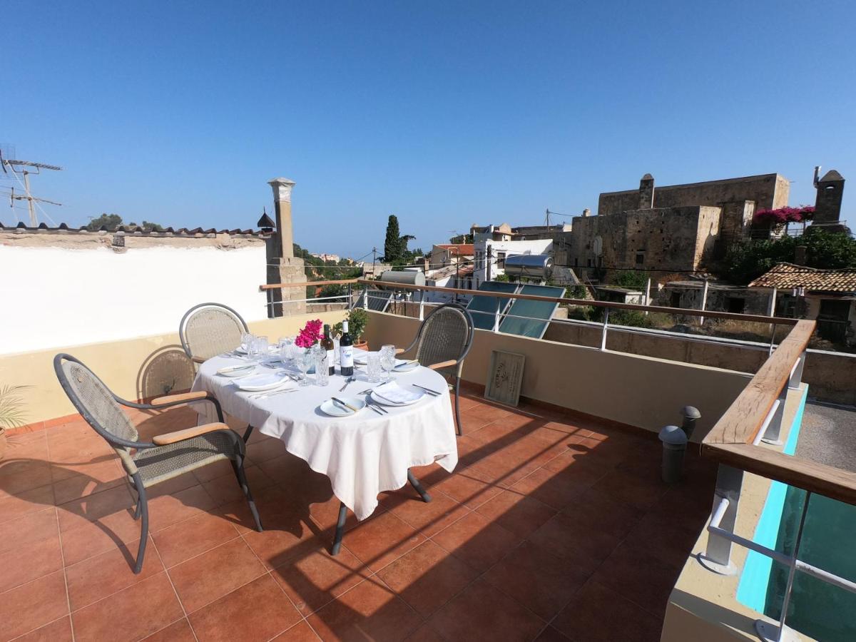 Old Olive Mill Maroulas - Bed and Breakfast - Housity