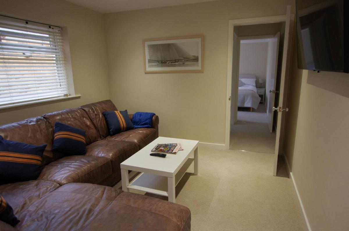 Spinnaker House - Luxury Scarborough Property in South Bay - Housity