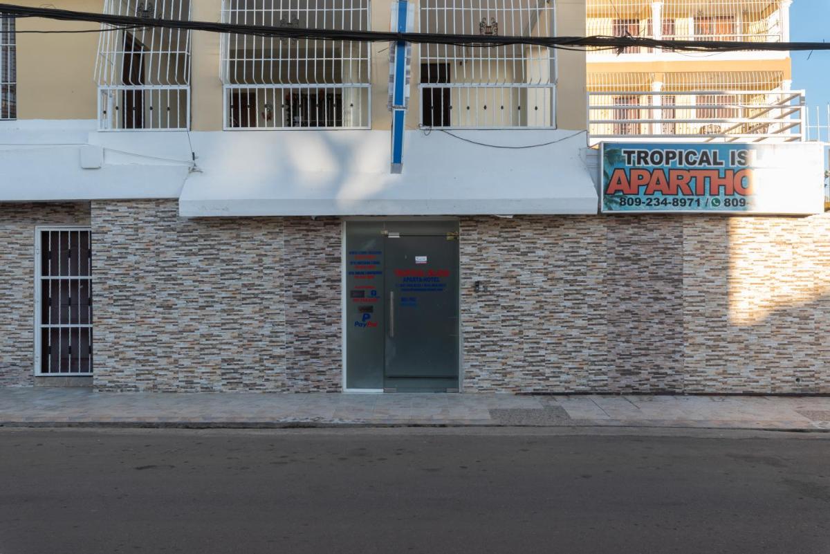 Premium Single Room with Fridge & Gated Parking - Housity