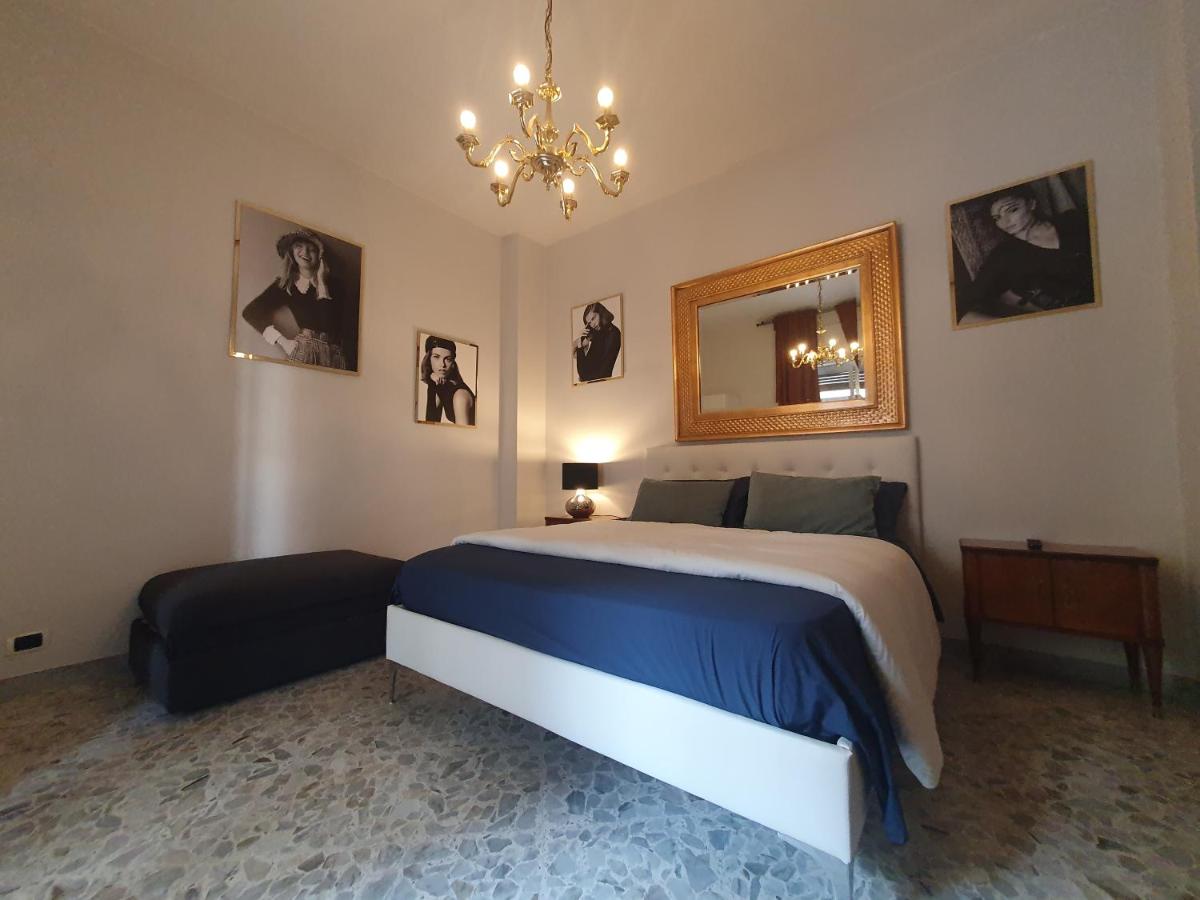 Stanza Privata 2 o 3 posti letto con bagno privato in camera e balcone Casa Vacanze Cado Dalle Nubi - Housity