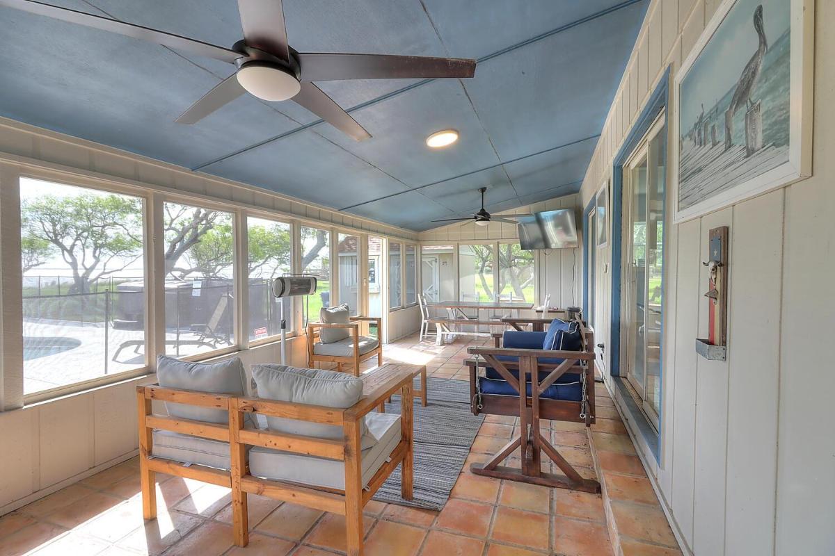Copano Bay Retreat - Housity