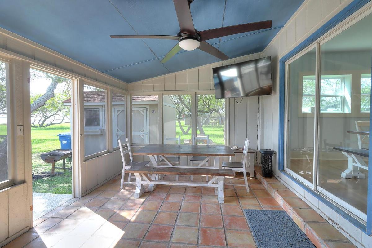 Copano Bay Retreat - Housity