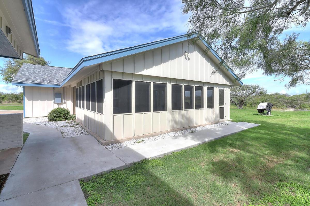 Bayside Getaway - Housity