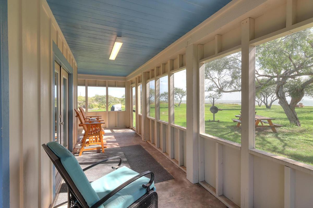 Bayside Getaway - Housity