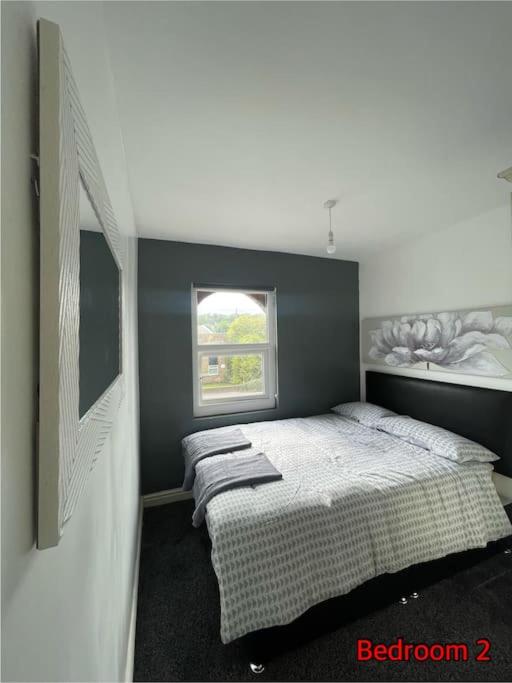 Cheerful 2 bedroom mid terrace house in BD2 - Housity