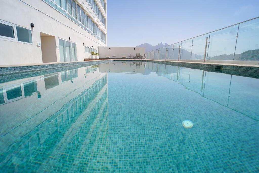 Best Apt Luxury Modern New 2BR Gym Pool 3mins SPGG - Housity