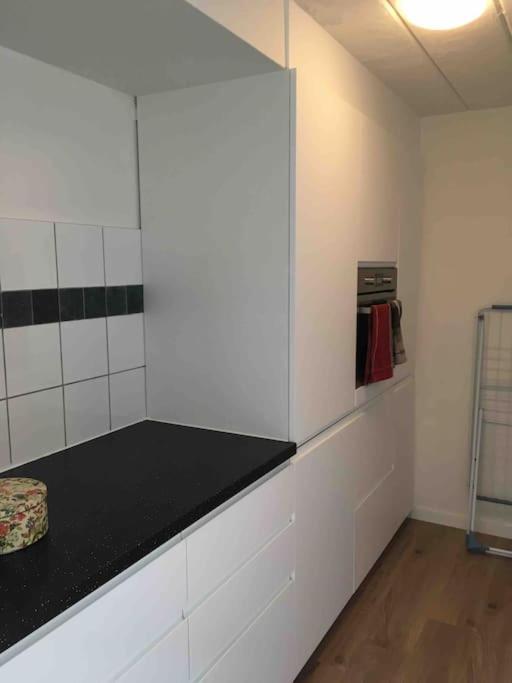 'het T-huisje' volledig ingerichte studio - Housity