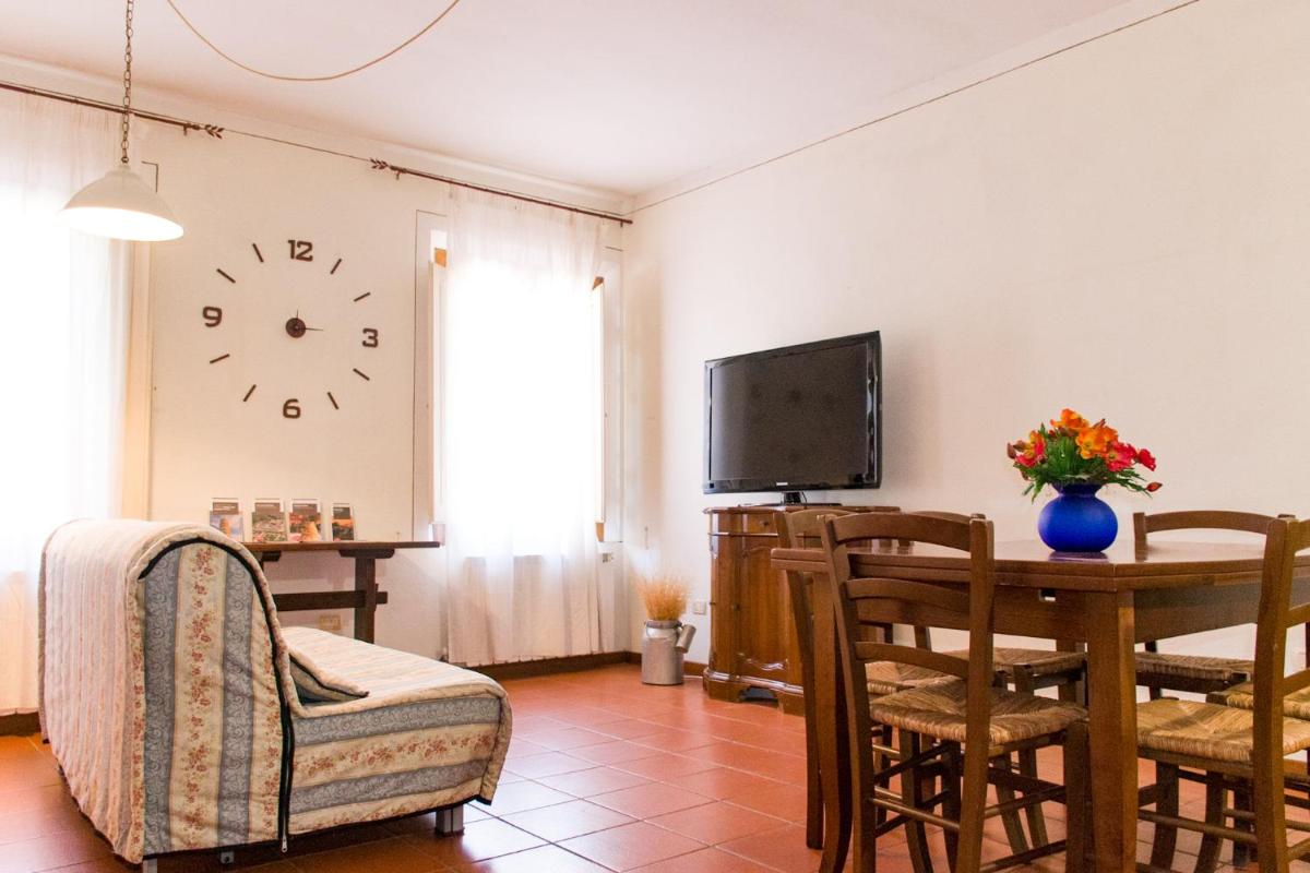 Bright Holiday Home in the countryside near Pisa - Housity