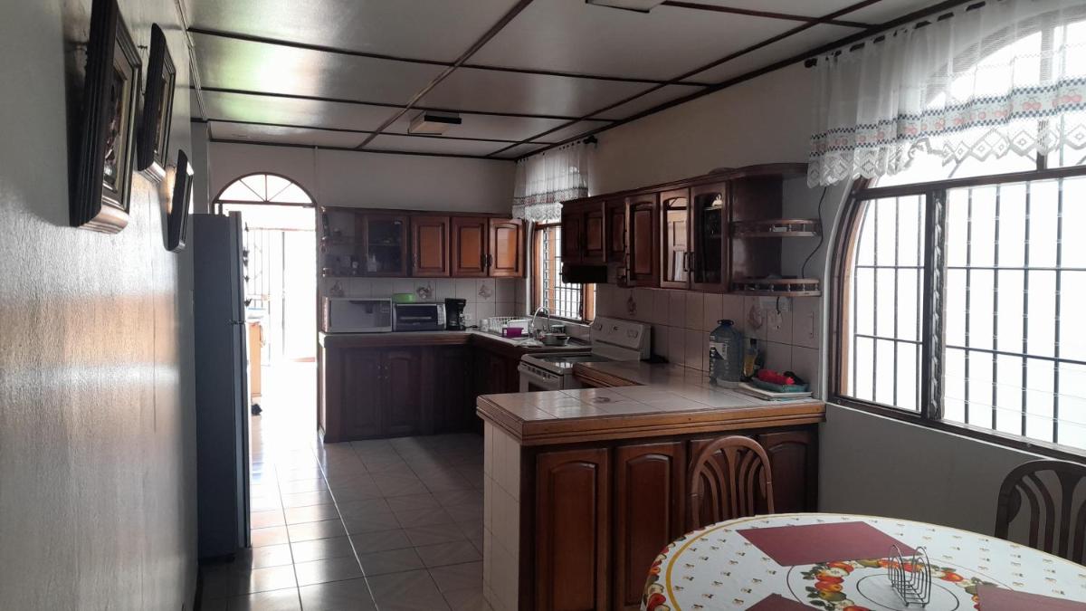 Mario y Jeannette - Housity