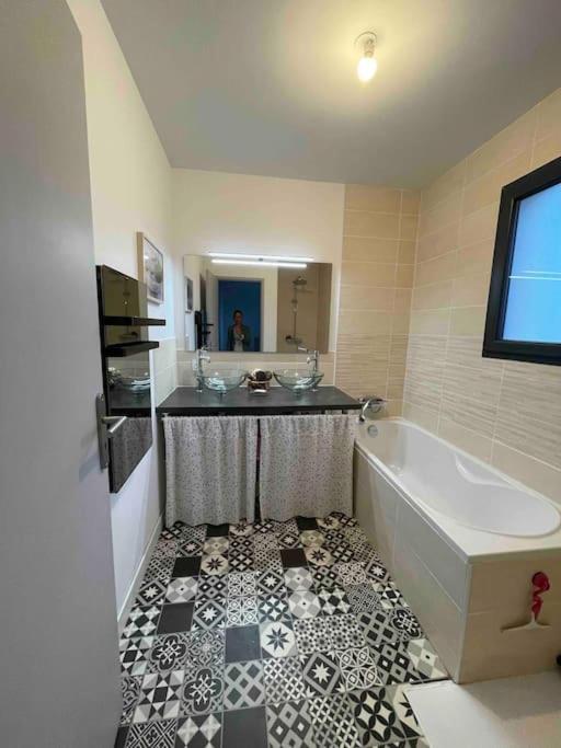 Magnifique villa avec piscine - Housity