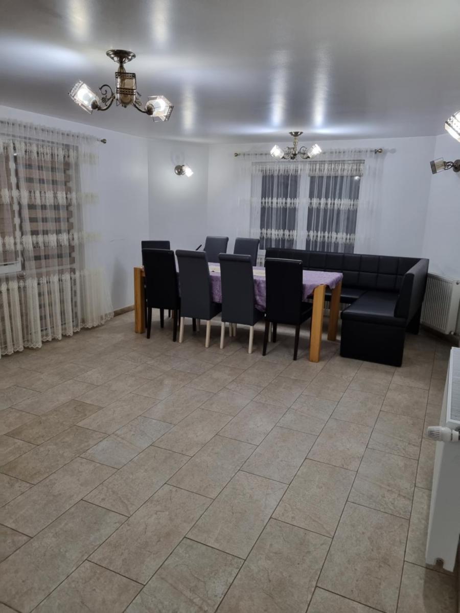 Cabana Trei Brazi cu ciubar si loc de joacă exterior - Housity