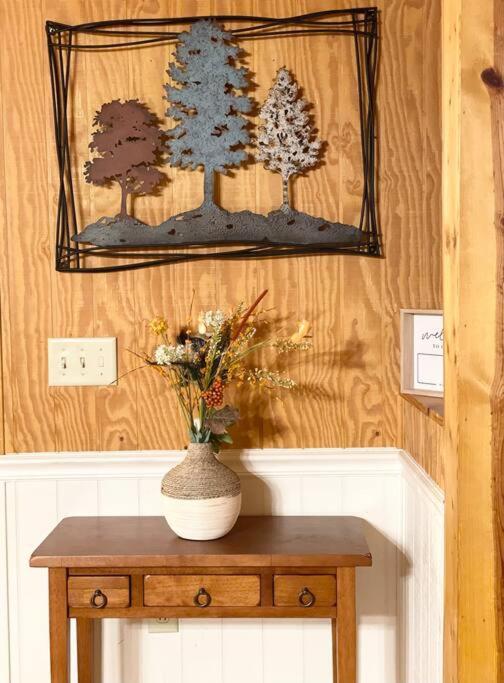 One of a Kind Rustic Log Cabin near Bryce Resort - Large Game Room - Fire Pit - Large Deck - BBQ - Housity