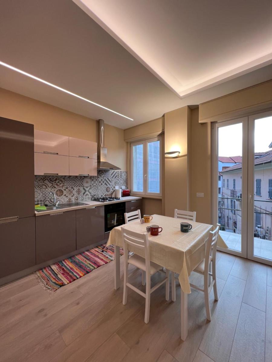 CASA DANTE: Oneglia Centro-Marina-Spiagge (3 min) - Housity