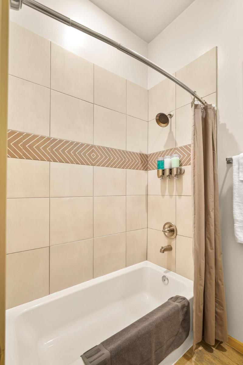 Casa Agave - Comfortable Eastlake Retreat - Housity