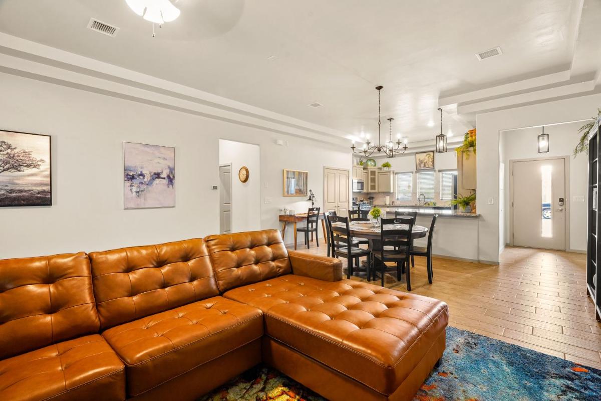 Casa Agave - Comfortable Eastlake Retreat - Housity