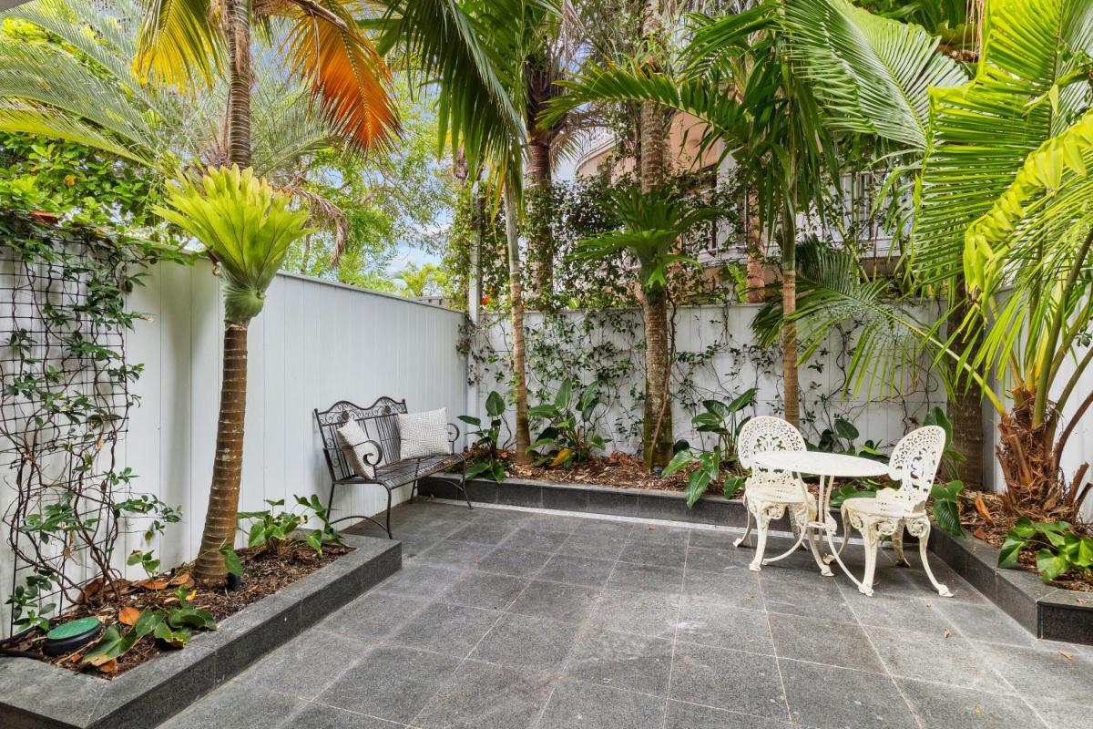 Little cove gem - walking distance to the most famous Noosa beach! - Hizvo