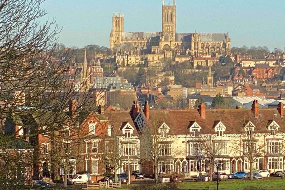 Cosy Homely Apartment close to Lincoln City Centre - Housity