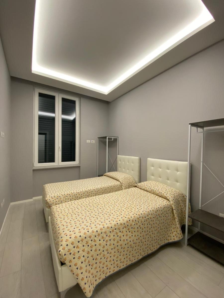 CASA DANTE: Oneglia Centro-Marina-Spiagge (3 min) - Housity