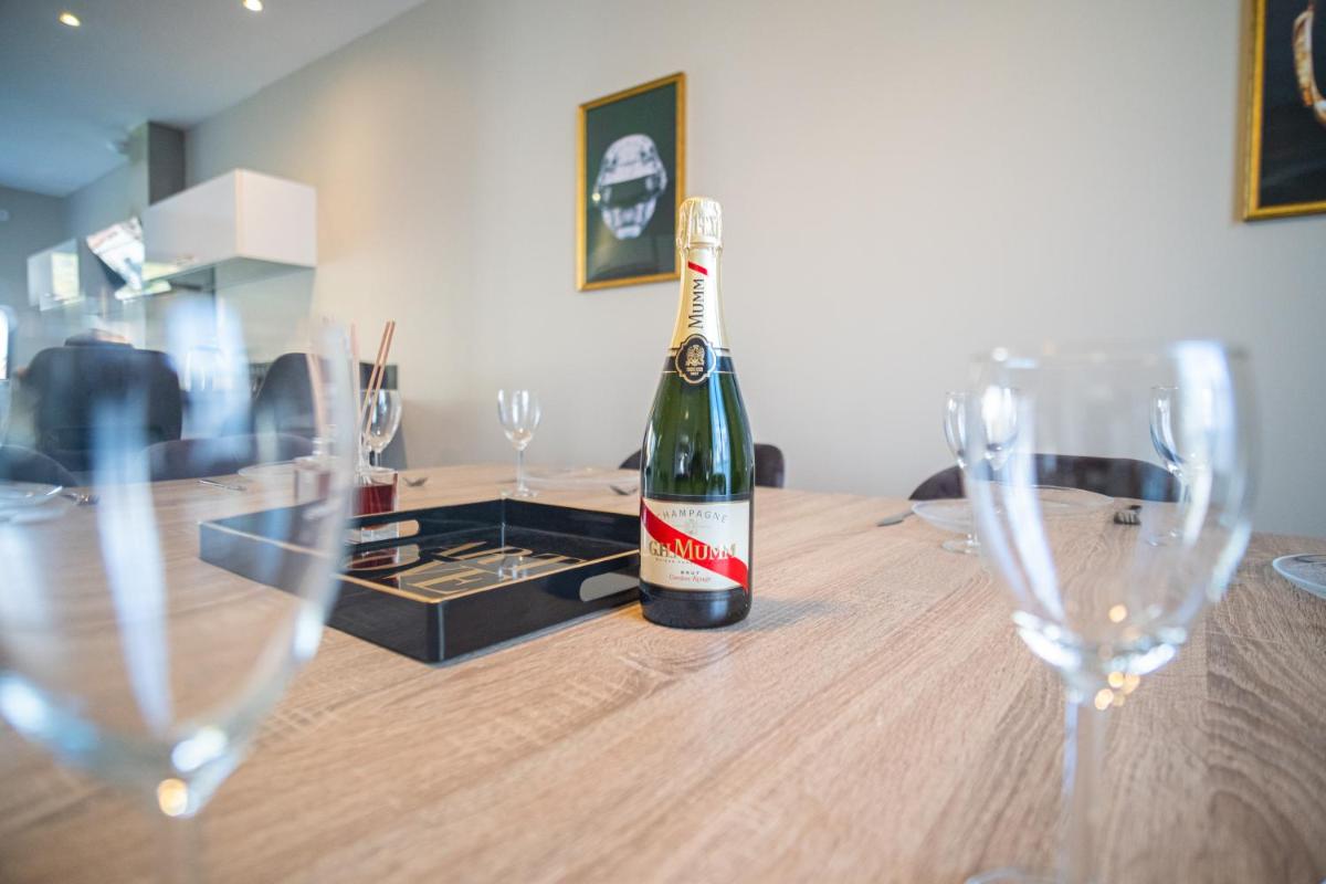 Villa Saint-Mard - King Size bed - 10min Aéroport CDG 25min Paris by train - Housity