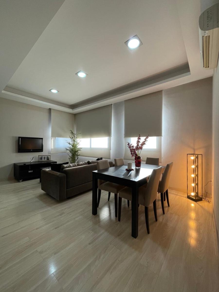 Apartamento con Piscina y Parking - Housity