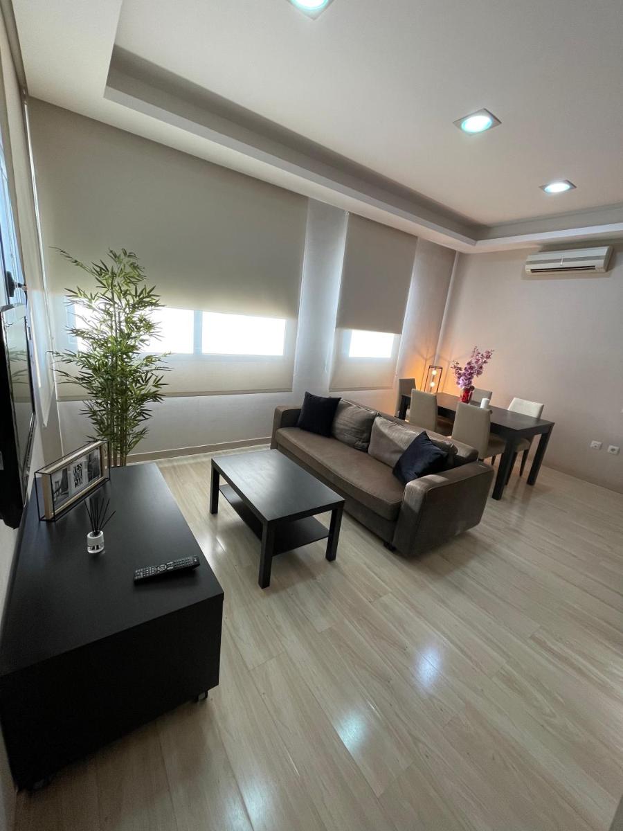 Apartamento con Piscina y Parking - Housity