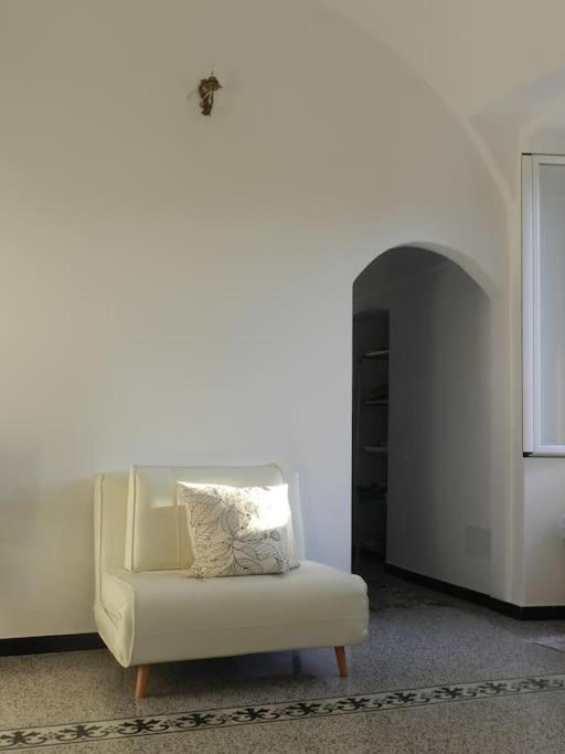 Sea View, in the old town Santo Stefano Al Mare - Housity