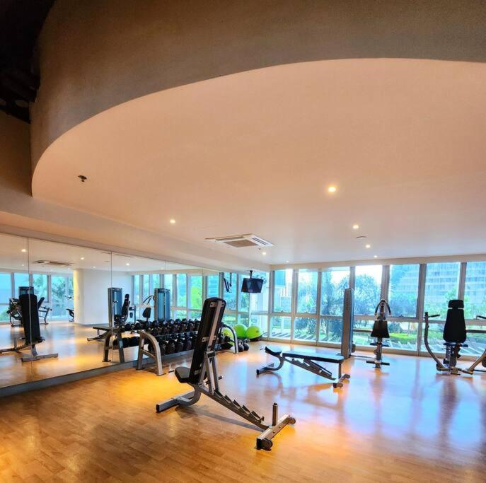 Cosy Executive 1 BR Uptown Parksuites Ultra fast Internet - Housity