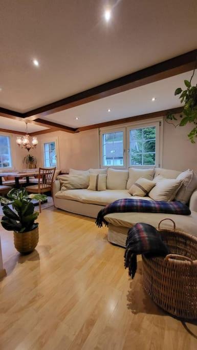 Cosy Family House - Housity